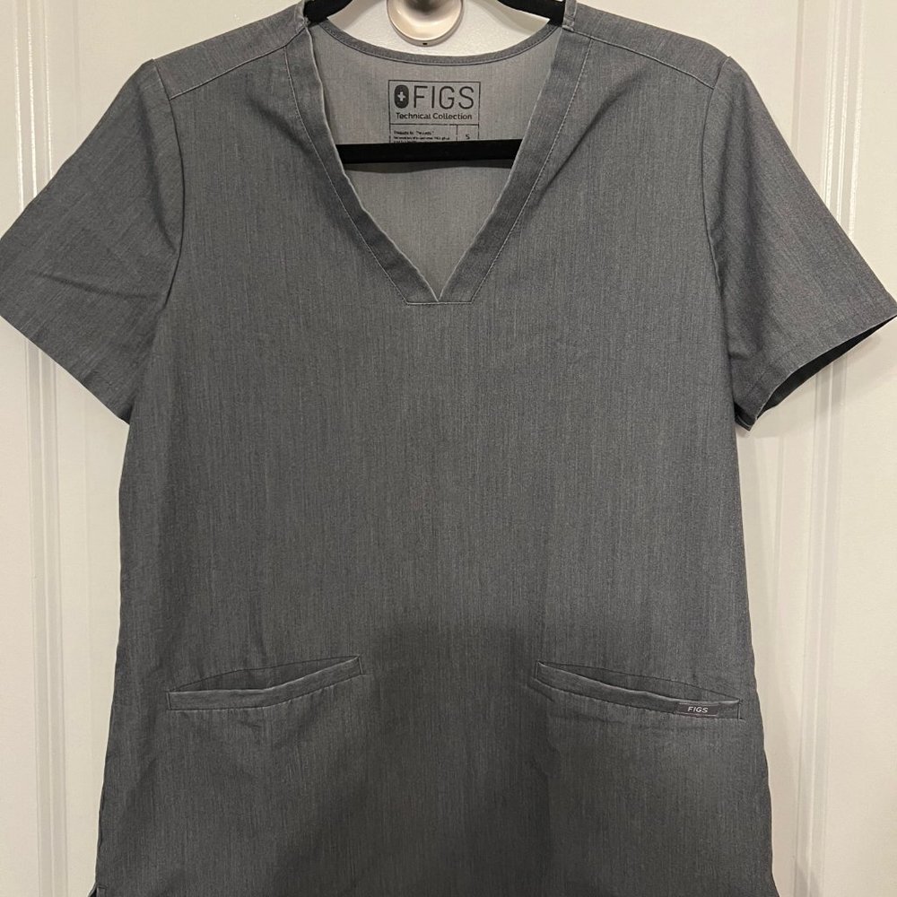 Figs Casma Three-Pocket Scrub Top